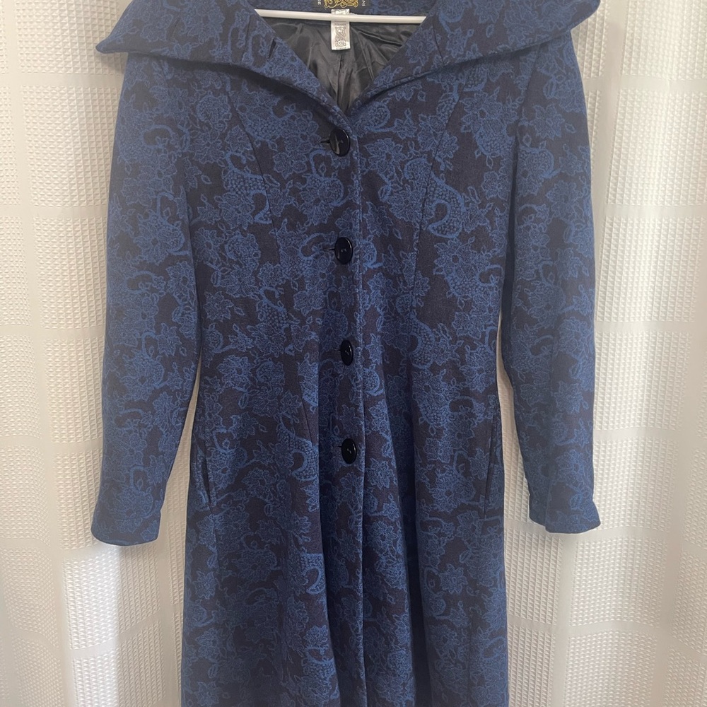 Elegant Blue Floral Wool Coat